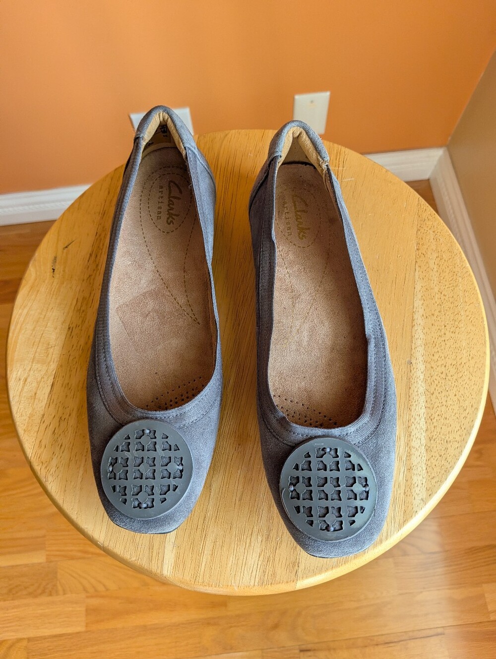 Clarks Women's Gray Suede Slip-On Flats with Decorative Round Medallion Sz 6
